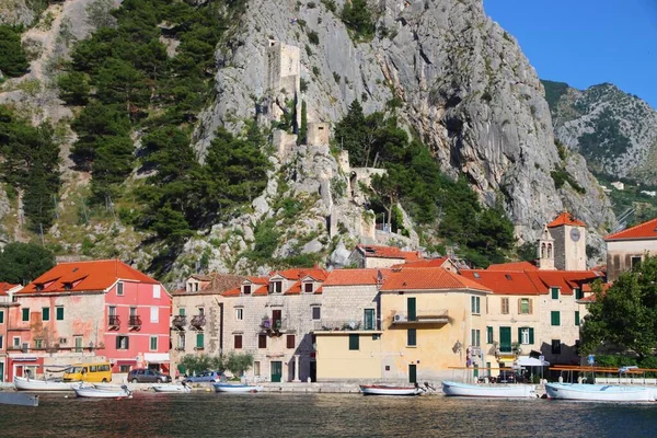 Omiš Chorvatsko Staré Město Chorvatska Výhled Řeku Cetinu — Stock fotografie