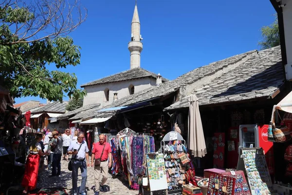 Mostar Bosnia Herzegovina Junho 2019 Pessoas Visitam Cidade Velha Mostar — Fotografia de Stock