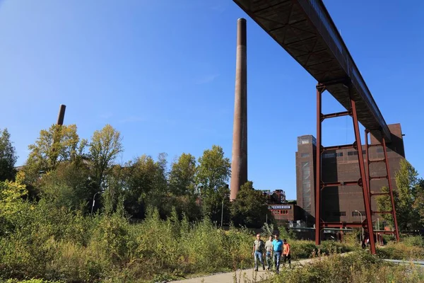 ドイツのエッセン 2020年9月20日 人々はドイツのエッセンにあるツォルフェラインを訪問します ゾルベラインはかつての工業地帯で 現在はユネスコの世界遺産に登録されています — ストック写真