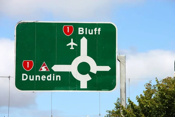 Road Directions New Zealand Traffic Sign Invercargill Directions Bluff Dunedin — Stock Photo, Image