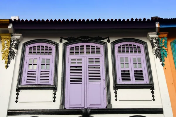 Singapura Chinatown Arquitetura Colonial Antiga Janelas Coloridas Cidade Singapura — Fotografia de Stock