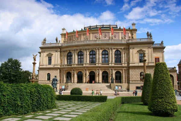 Prague Cseh Köztársaság Augusztus 2008 Emberek Ellátogatnak Prága Rudolfinum Koncerttermébe — Stock Fotó