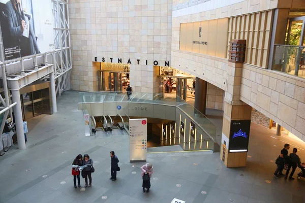 Tokyo Japan December 2016 People Visit Roppongi Hills Shopping Office — Stock Photo, Image