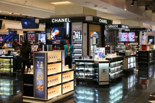 Dubai Vae November 2017 Passagierswinkel Duty Free Shop Gebied Van — Stockfoto