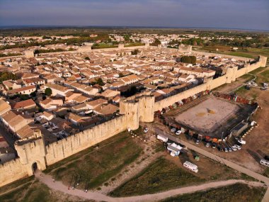 Fransa 'nın Gard bölgesindeki Aigues Mortes ortaçağ duvarlı kenti.