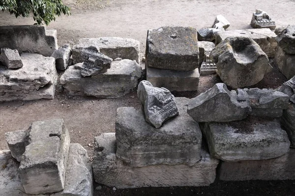 Ősi Épületdarabok Műemlék Törmelékek Ókori Róma Arles Franciaország — Stock Fotó