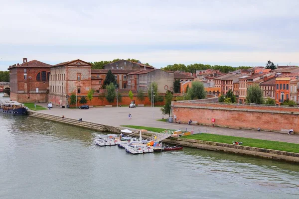 Rio Garonne Aterro Distrito Cyprien Cidade Toulouse França — Fotografia de Stock