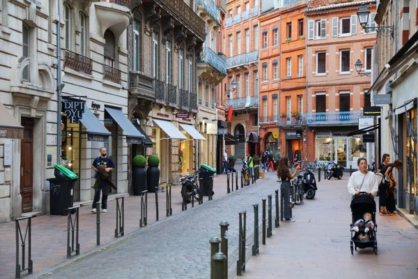 Toulouse Frankrike September 2021 Människor Besöker Shoppinggatan Centrala Toulouse Capitole — Stockfoto