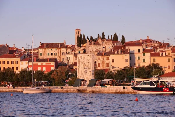 Rovinj Kroatien Gamla Stan Waterfront Skyline Solnedgång Ljus — Stockfoto