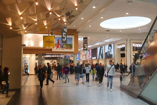 Gothenburg Sweden 2018年8月27日 人们参观了位于瑞典哥德堡的诺德斯坦购物中心 该购物中心是瑞典最大的购物中心之一 总面积32万平方米 — 图库照片