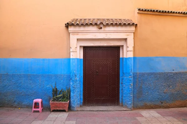 Taroudant Stadt Marokko Blaue Und Orangene Wände Traditionelle Riad Tür — Stockfoto