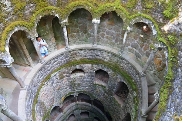 Sintra Portugal Mayo 2018 Los Turistas Visitan Pozo Iniciación Del — Foto de Stock