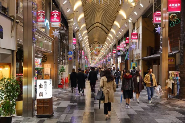 日本京都 2016年11月27日 在日本京都的 Teramachi Dori 京都是一个拥有150万人口的大城市 — 图库照片