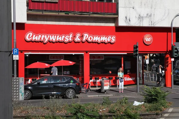 Cologne Allemagne Septembre 2020 Les Gens Passent Devant Currywurst Fast — Photo