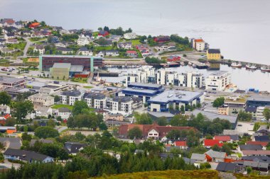Norveç 'in daha fazla og Romsdal ilçesindeki Ulsteinvik kasabası.