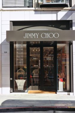 San Francisco, Abd - 8 Nisan 2014: San Francisco, ABD'de Jimmy Choo lüks ayakkabı mağazası. Jimmy Choo yüksek topuklu ayakkabı konusunda uzmanlaşmış büyük bir moda tasarımcısı.