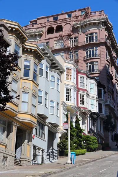 サンフランシスコ市 ノブヒル地域の急な通り 旧サンフランシスコ — ストック写真