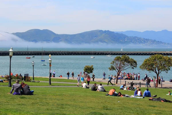 三藩市 2014 人参观水上公园在美国旧金山 旧金山是加州第 次人口最多城市 2013 837 442 — 图库照片
