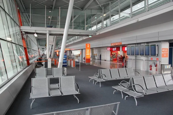 Warsaw Poland April 2014 Passengers Visit Warsaw Chopin Airport Busiest — Fotografia de Stock