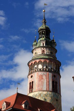 Çek Cumhuriyeti 'nden Cesky Krumlov. Kale kulesi. Eski kasaba UNESCO Dünya Mirasları Listesinde.
