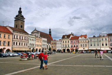 Ceske Budejovice, Çek Cumhuriyeti - 4 Ağustos 2008: İnsanlar Ceske Budejovice içinde ziyaret edin. South Bohemia bölgesinde 93,285 nüfusa sahip şehridir.