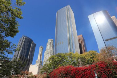 LOS ANGELES, ABD - 5 Nisan 2014: Los Angeles 'ta şehir silueti manzarası. Los Angeles, ABD 'nin en kalabalık ikinci şehridir (3,792,621 kişi).).