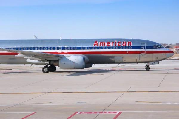 Chicago Ηνωμένες Πολιτείες Απριλίου 2014 American Airlines Boeing 737 Στο — Φωτογραφία Αρχείου