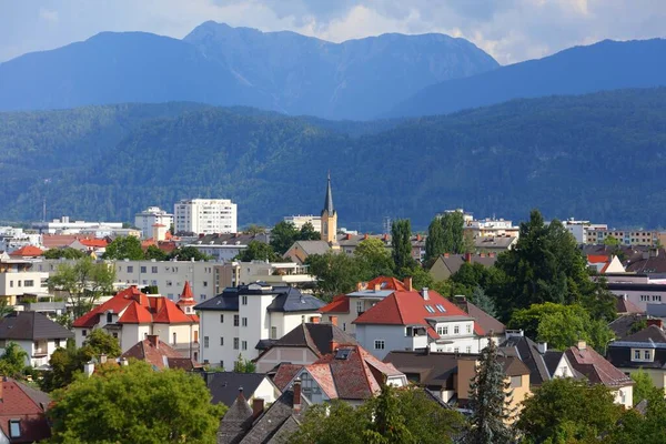 Klagenfurt City Skyline Austria Karawanks Alps Range Background — 图库照片