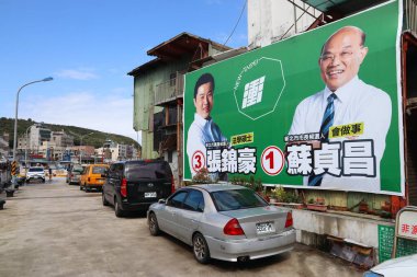 Keelung, Tayvan - 24 Kasım 2018: Reklam Tayvan yerel seçimleri için siyasi kampanya içinde. Seçim 24 Kasım 2018 gerçekleşti.