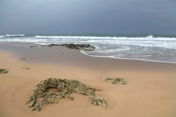 Marruecos Naturaleza Olas Playa Sidi Bouzid Cerca Jadida Día Lluvioso —  Fotos de Stock