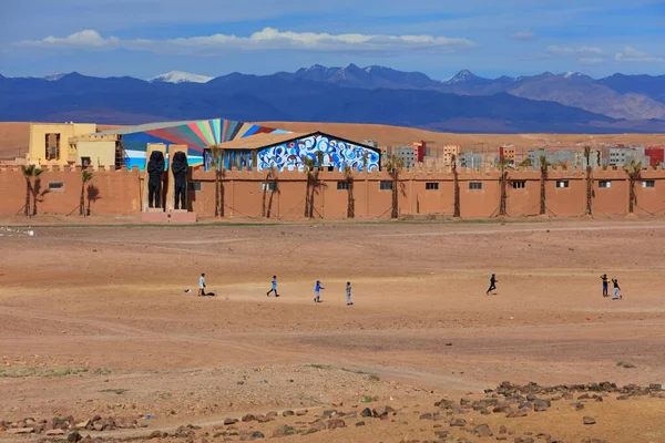 Ouarzazat Morocco Februar 2022 Kinder Spielen Vor Den Atlas Studios — Stockfoto