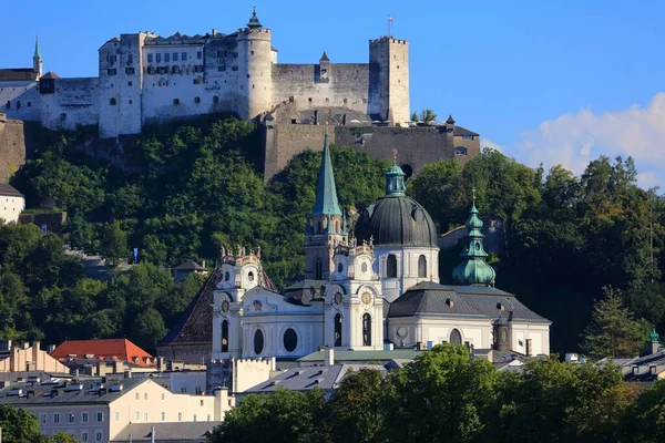 Salzburg Ausztria Városkép Hohensalzburg Erőd Kollegienkirche Templom — Stock Fotó