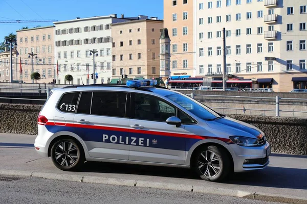 Salzburg Austria Agosto 2022 Coche Policía Austriaca Estacionado Salzburgo Austria — Foto de Stock