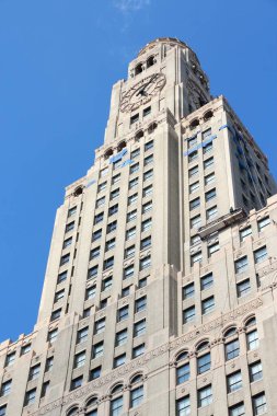 NEW YORK, ABD - 6 Temmuz 2013: Williamsburgh Tasarruf Bankası Kulesi New York 'un dış görünümü. Bir zamanlar Brooklyn 'deki en yüksek binaydı (512 feet yüksekliğinde)).