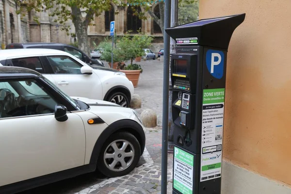 Beziers França Outubro 2021 Carros Estacionados Por Parquímetro Centro Beziers — Fotografia de Stock