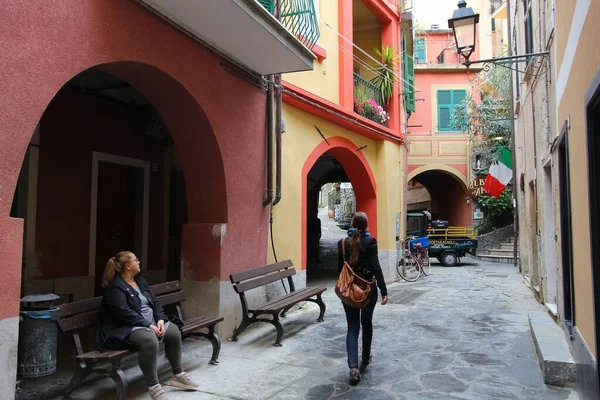 Monterosso Italy April 2015 People Visit Monterosso Italy Part Cinque — Stock Photo, Image