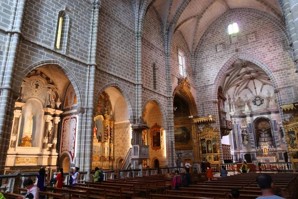 Evora Portugal Június 2018 Emberek Ellátogatnak Szent Ferenc Templom Kolostor — Stock Fotó