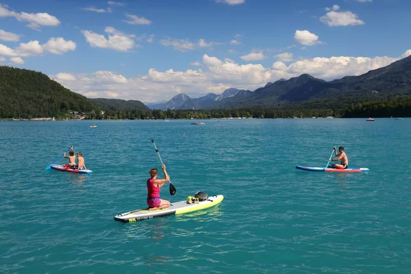 Карінтія Австрія Серпня 2022 Туристи Насолоджуються Літом Біля Озера Фаак — стокове фото