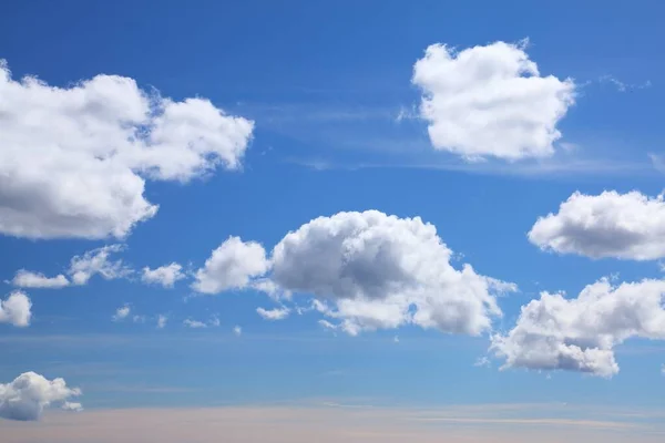 Cielo Azul Nubes Blancas Cielo Azul Verano Paisaje Fondo — Foto de Stock