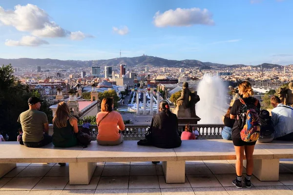 Barcelona Spanien Oktober 2021 Turister Besöker Stadens Utsiktsplats Mirador Montjuic — Stockfoto