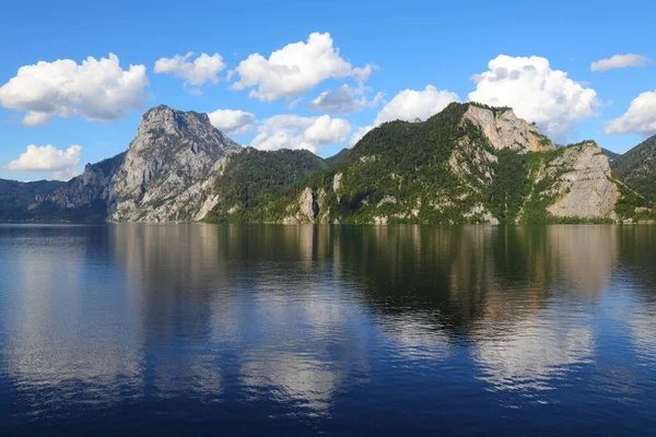 Lago Montaña Traunsee Los Alpes Austríacos Austria Paisaje Región Salzkammergut — Foto de Stock