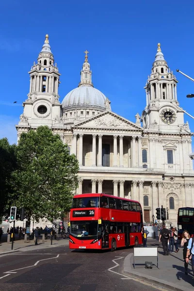 Londýn Velká Británie Června 2016 Lidé Jezdí Dvoupatrovým Autobusem Ludgate — Stock fotografie