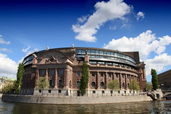 瑞典议会 政府大厦在 Helgeandsholmen 海岛在斯德哥尔摩 — 图库照片