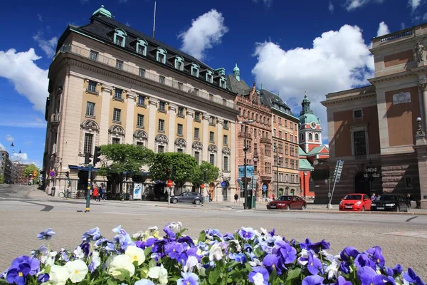斯托克霍姆 瑞典斯德哥尔摩 2010年5月30日 人们参观了瑞典斯德哥尔摩市的古斯塔夫 阿道夫广场 Gustav Adolfs Torg 斯德哥尔摩是瑞典的首都 — 图库照片
