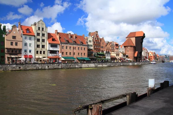 格但斯克老城 Gdansk天城景观与著名木鹤Zuraw — 图库照片