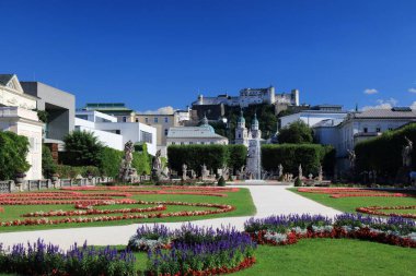 Salzburg, Avusturya. Hohenzalzburg Şatosu ile yaz şehirleri.