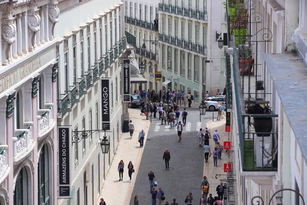 Lisbon Portugal 2018年6月6日 人们参观里斯本恰多区的购物街 里斯本是欧盟人口第11大的城市地区 280万人口 — 图库照片