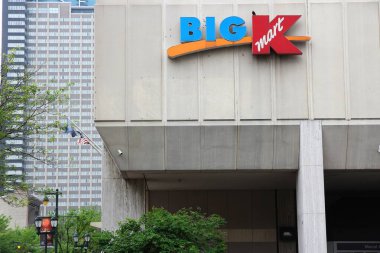 PHILADELPHIA, ABD - 11 Haziran 2013: Philadelphia, Pennsylvania 'daki büyük Kmart mağazası. Kmart Corporation bir Amerikan perakende şirketidir..