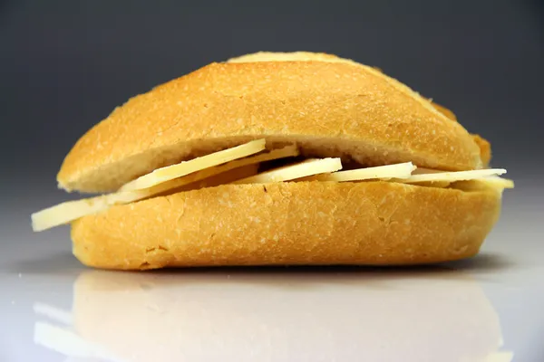 Sanduíche Espanha pão típico com queijo — Fotografia de Stock