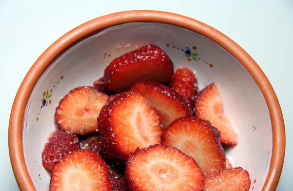 Erdbeeren mit Zucker — Stockfoto